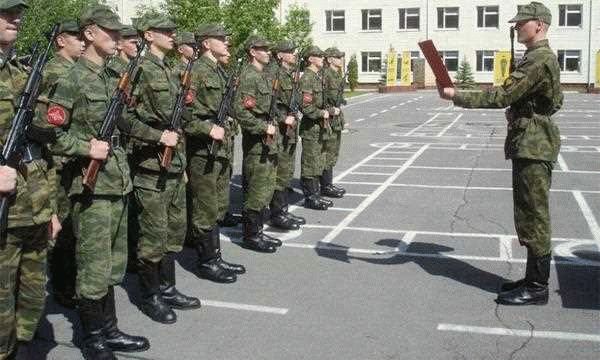 Срочников теперь не просто бьют, у них вымогают деньги