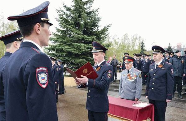 Возможно ли стать полицейским в России иностранному гражданину: правила и ограничения